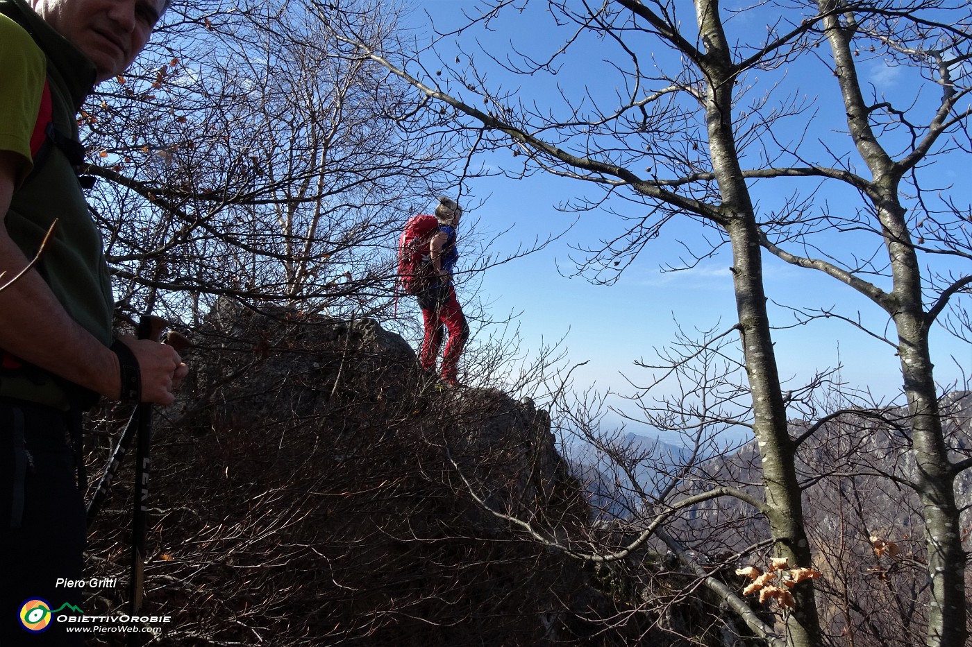 30 Sul cocuzzolo di vetta di Cima Muschiada (1458 m).JPG